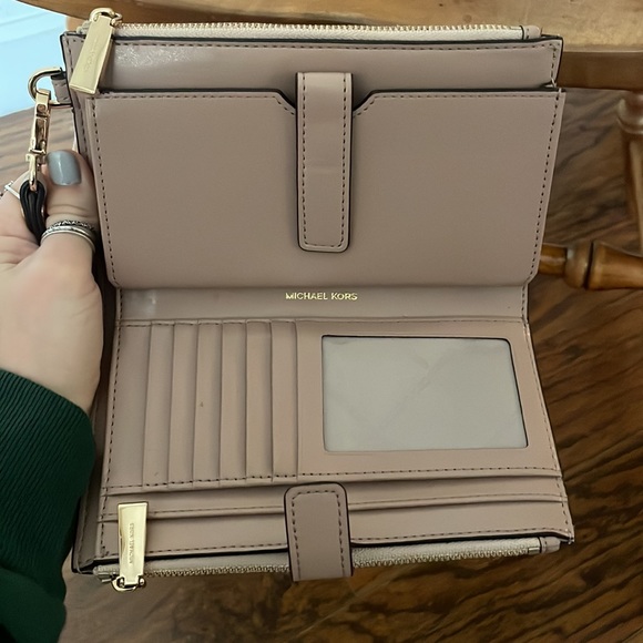 Pink and white Michael Kors bag and matching wallet - Picture 2 of 3